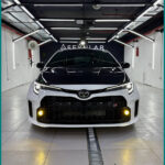 белая Corolla GR вид спереди фото