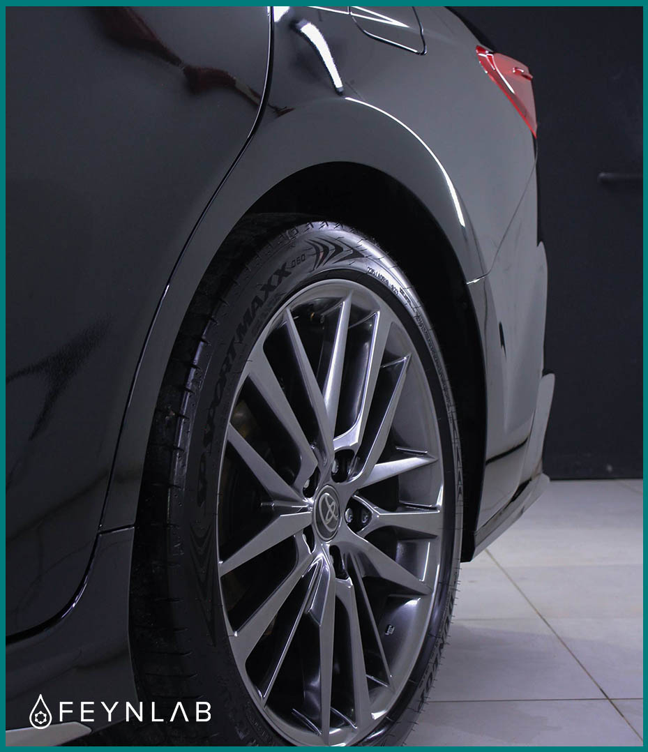 Черная Toyota Camry задний диск фото
