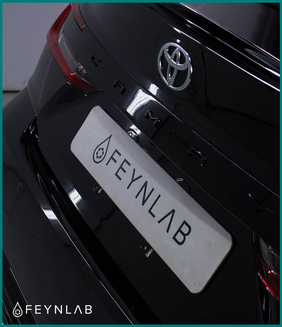 Черная Toyota Camry жопа фото